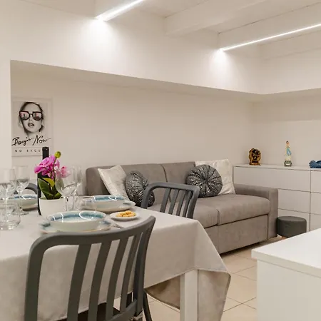 San Pio - Cozy Near Station アパート *
